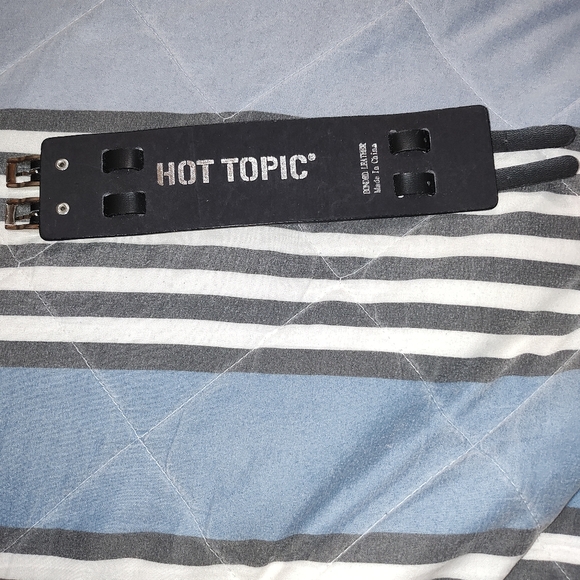 Hot Topic Bonded Leather Cuff/Bracelet - Picture 2 of 2